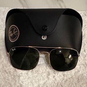 Ray-Ban Classic Gold Frame Sunglasses. Can be women’s or men’s.